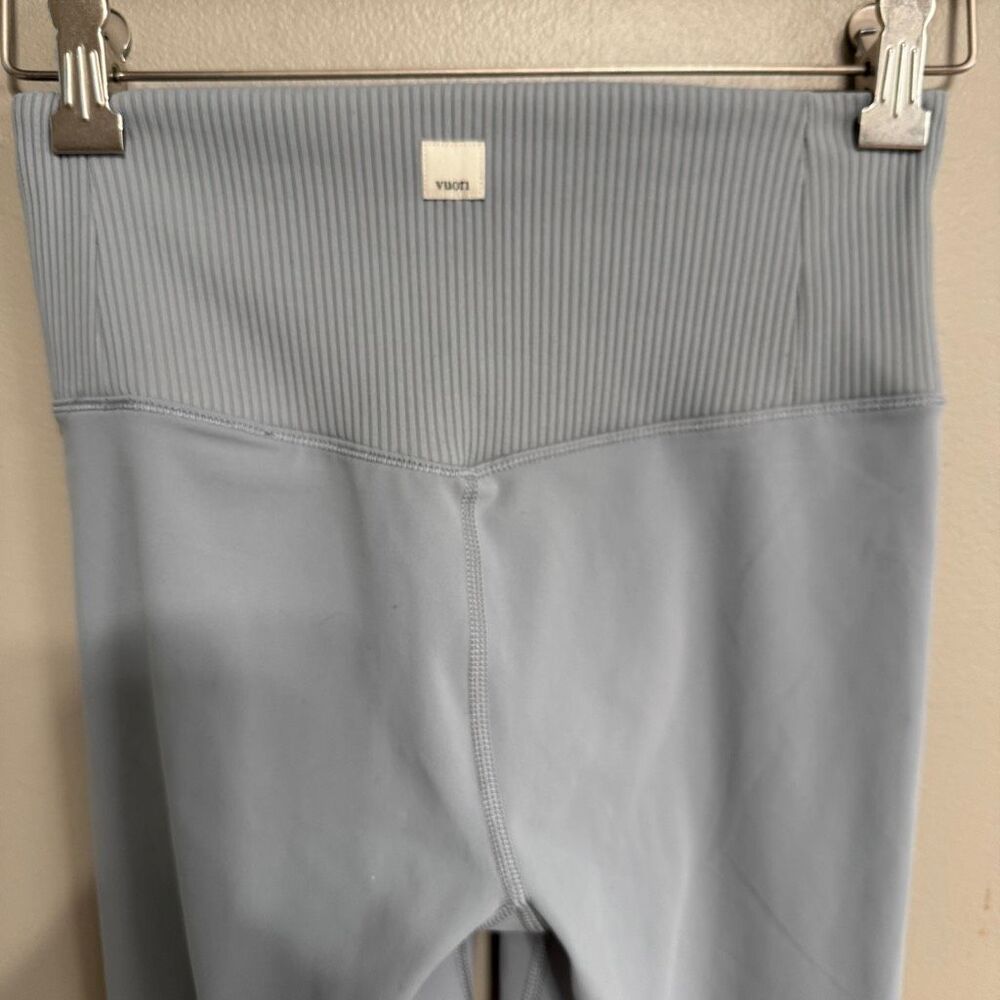Vuori Women's Rib Studio Leggings in a light blue size small - Picture 4 of 6